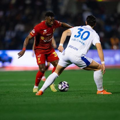 شاهد.. نيفيز يتقدم للهلال من ركنية نادرة والقادسية يتعادل سريعاً