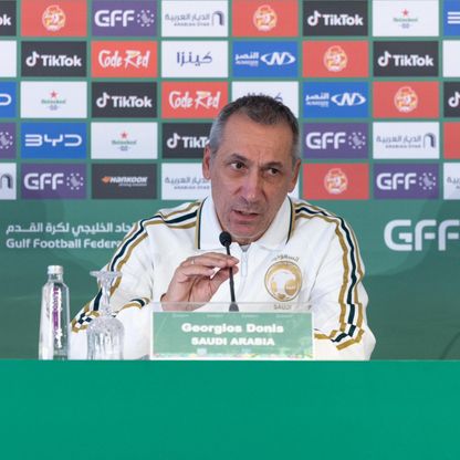 دونيس يطالب لاعبي السعودية بـ"استغلال الفرص" للتسجيل أمام عُمان