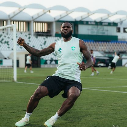 كيسي نجم الأهلي السعودي يشعل صراعاً في الكالتشيو