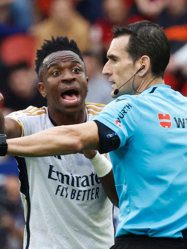 عاشق ميسي.. حكم من "القائمة السوداء" يدير مباراة ريال مدريد القادمة