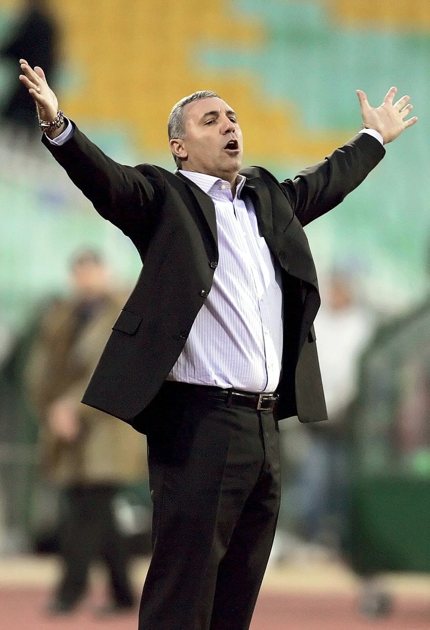 ستويشكوف في فترة تدريبه لمنتخب بلاده بلغاريا عام 2008 - AFP