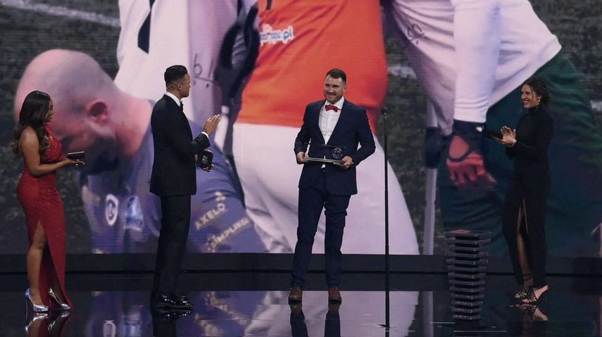 البولندي مارتشين أوليسكي بطل جائزة بوشكاش أجمل هدف لعام 2022