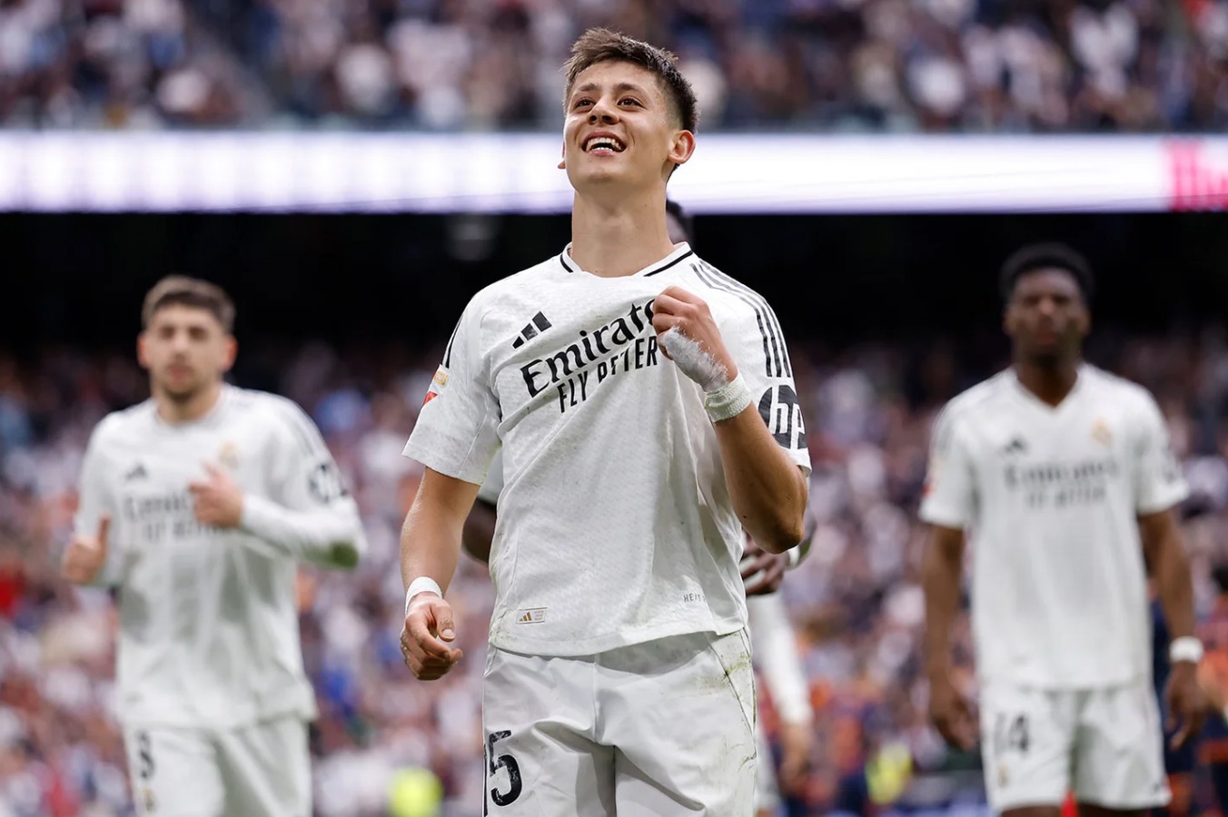 لاعب ريال مدريد أردا غولر خلال مباراة سلتا فيغو في الدوري الإسباني - 4 مايو 2025