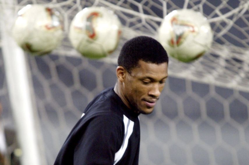 حارس السعودية محمد الدعيع يتلقى 8 أهداف أمام ألمانيا في مونديال 2002