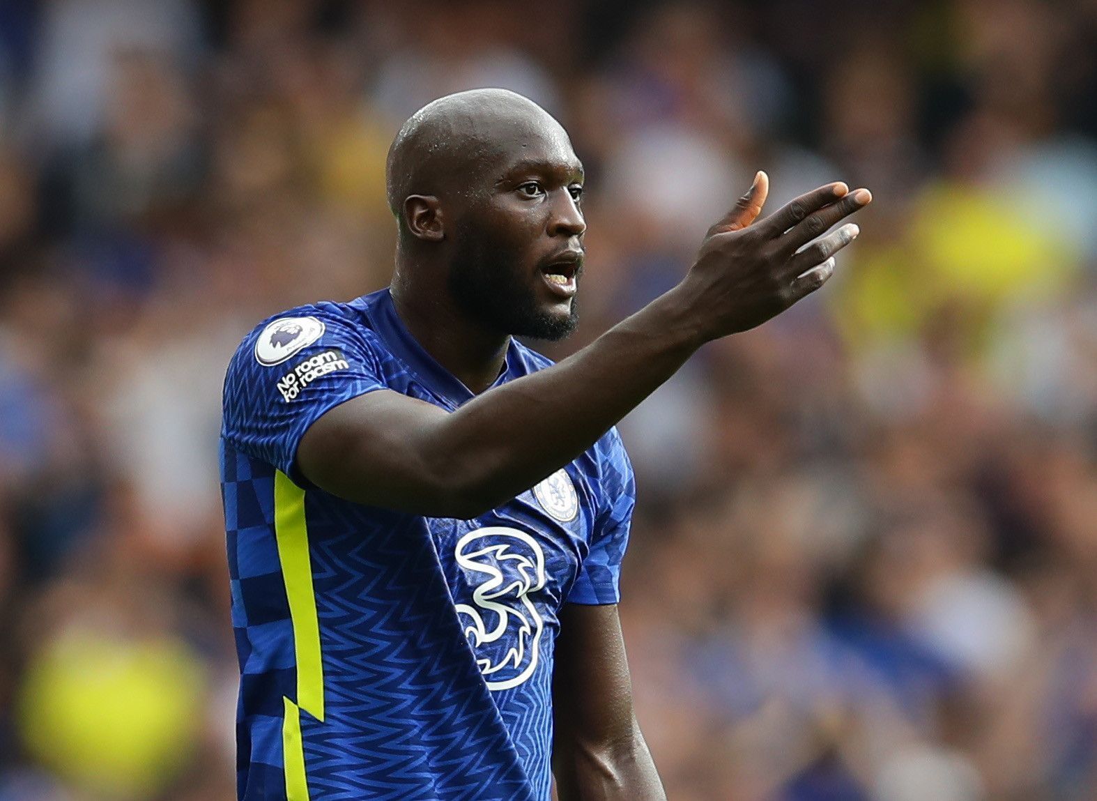 روميلو لوكاكو مهاجم تشيلسي في مواجهة أرسنال بالدوري الإنجليزي الممتاز