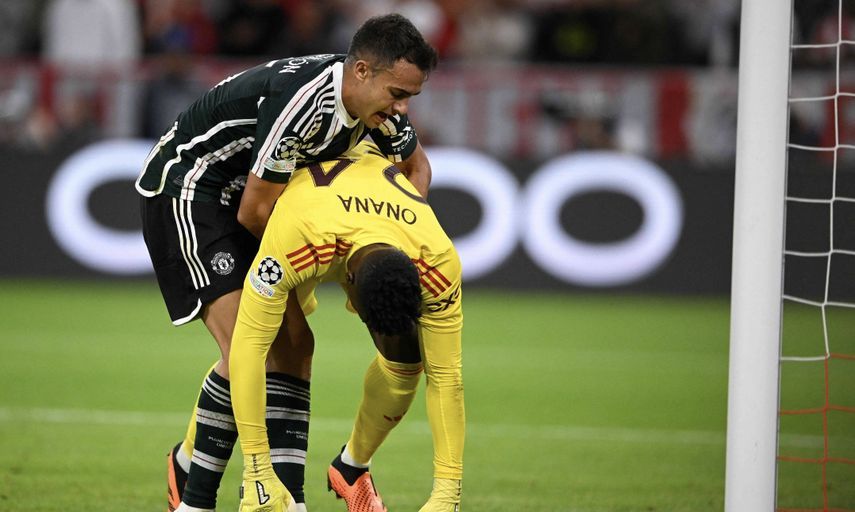 سيرخيو ريغيلون يساعد أندري أونانا على النهوض وتجاوز حسرته في مباراة مان يونايتد وبايرن ميونيخ