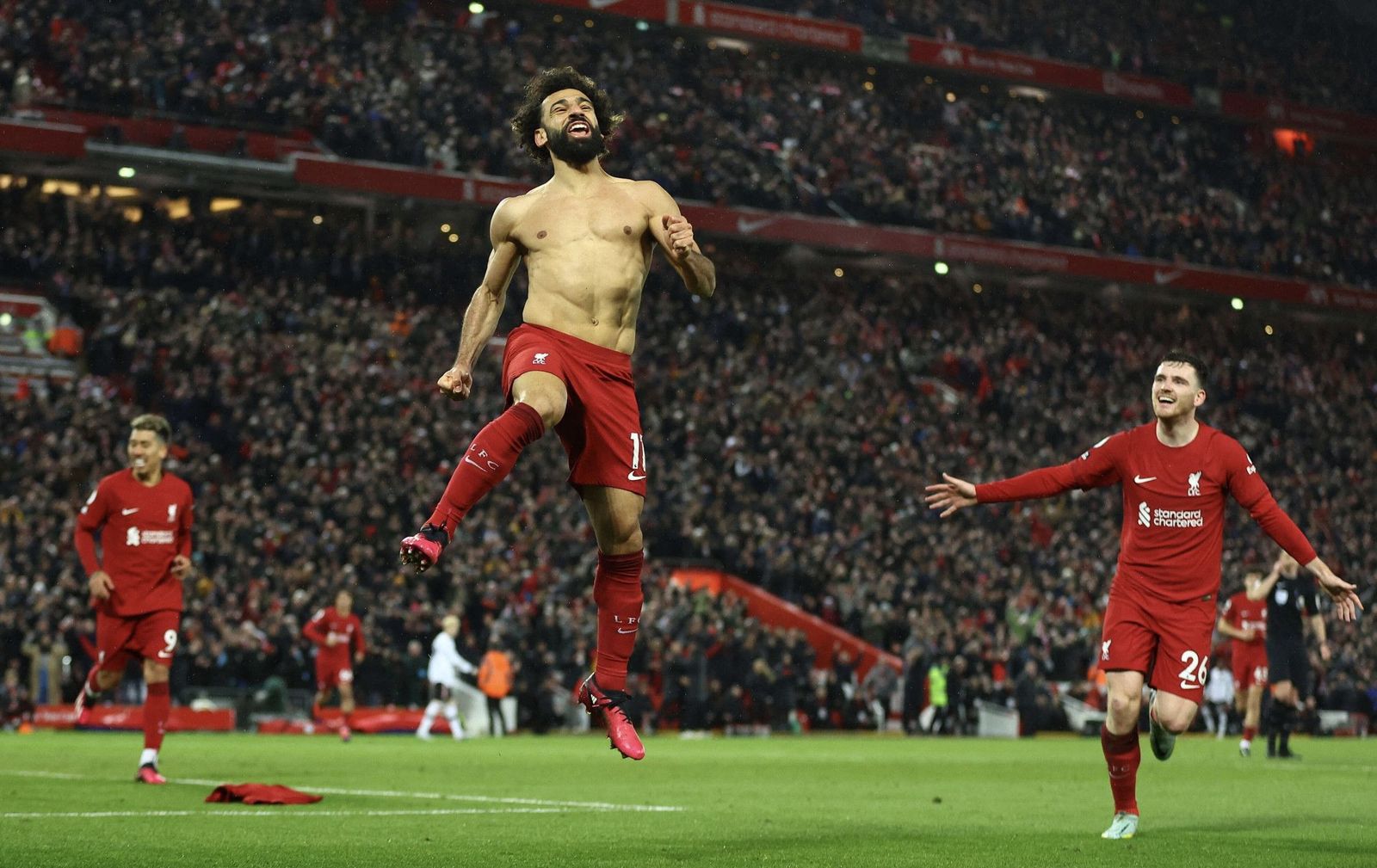محمد صلاح يسجل ثنائية في مانشستر يونايتد تجعله هداف ليفربول التاريخي في الدوري الإنجليزي
