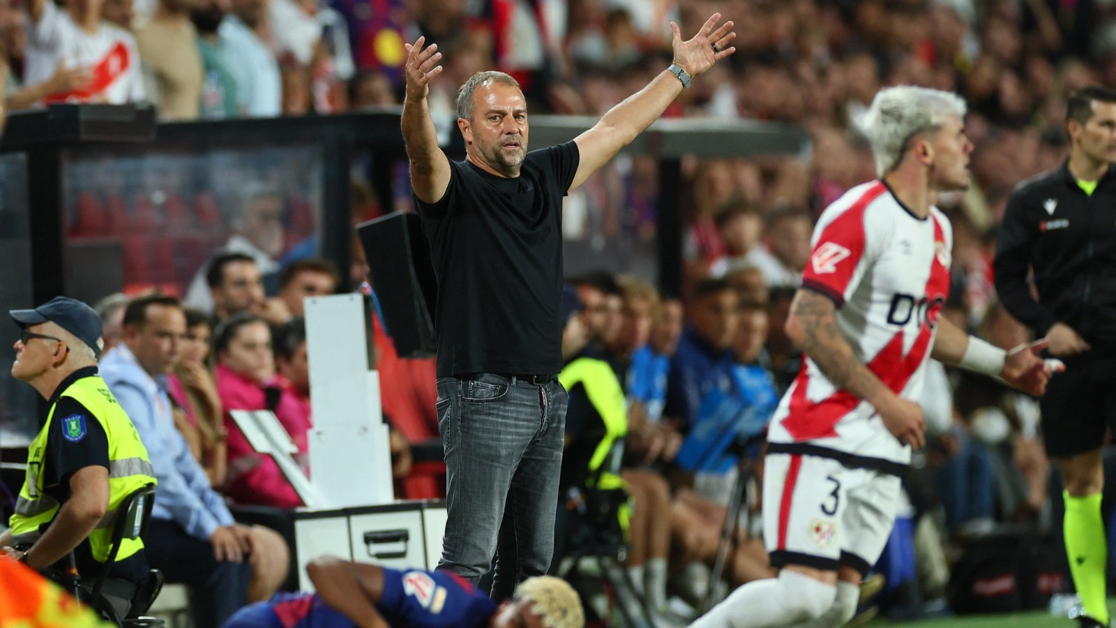 فليك: لا نستحق أكثر من نقطة ولست سعيداً بمستوى برشلونة 