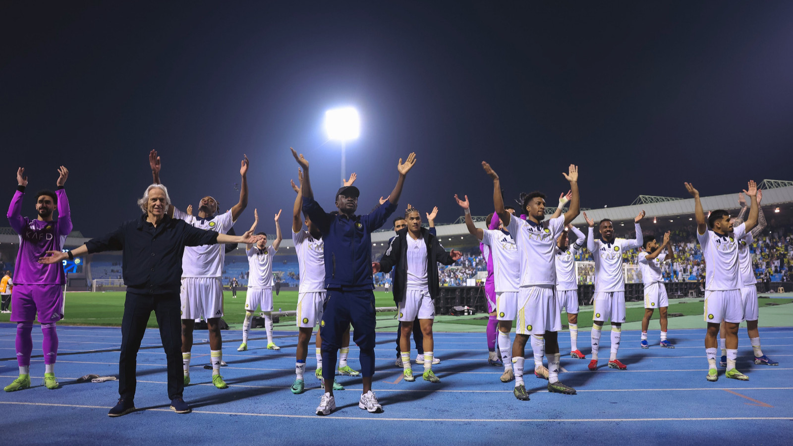 رونالدو بعد فوز النصر على الخليج: فخور بكم ونواصل التقدّم 