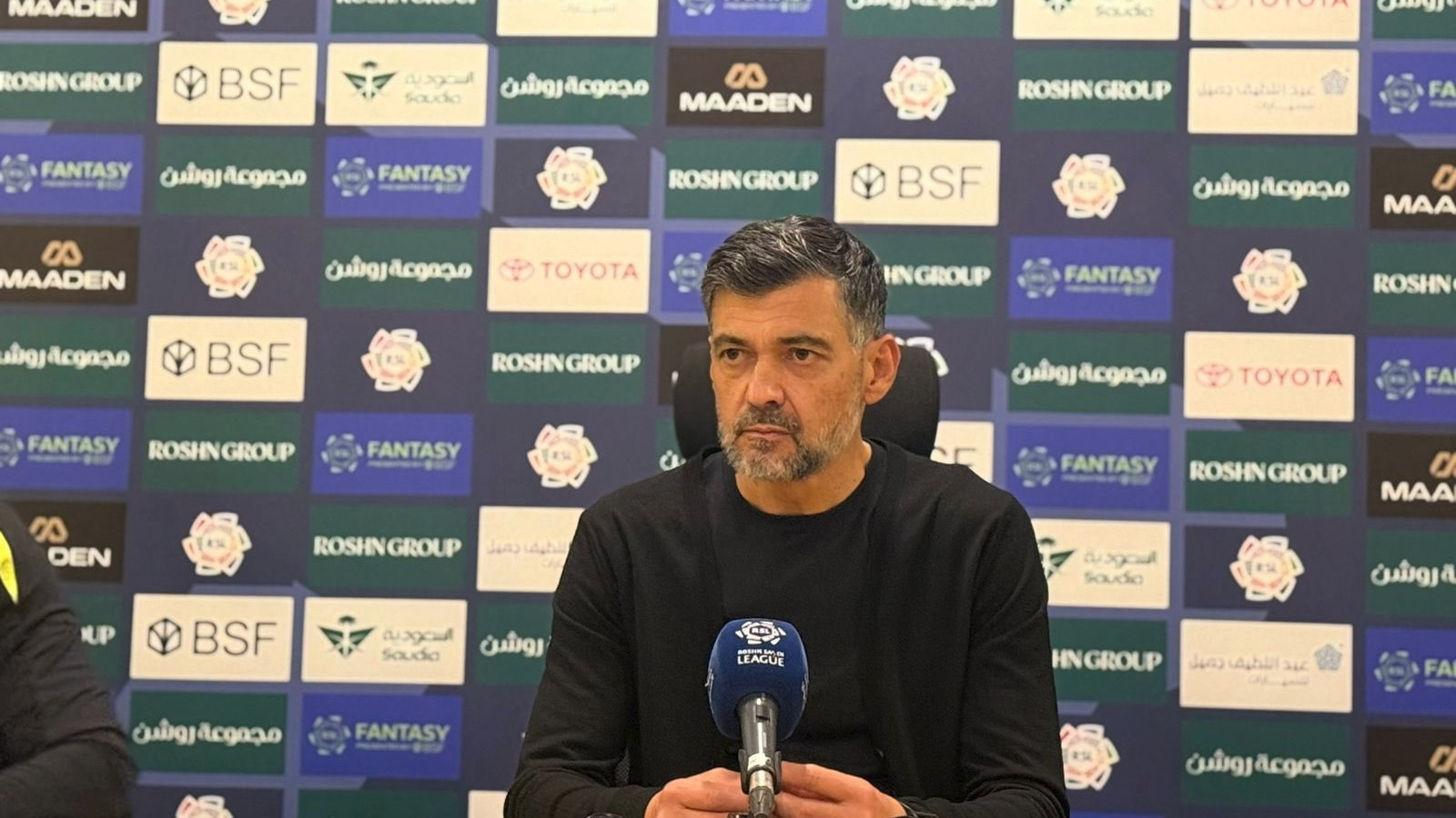 مدرب الاتحاد يهاجم الحكم ويتجاهل كريم بنزيما بعد كلاسيكو النصر 