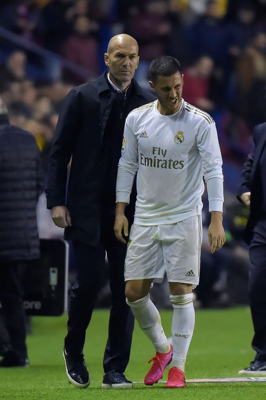 هازارد بعد خروجه مصابا في مباراة ليفانتي  - AFP