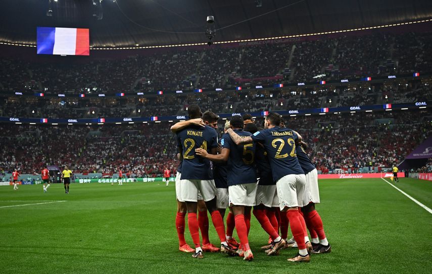لاعبو فرنسا يحتفلون بالهدف الأول في شباك المغرب في كأس العالم - 14 ديسمبر 2022