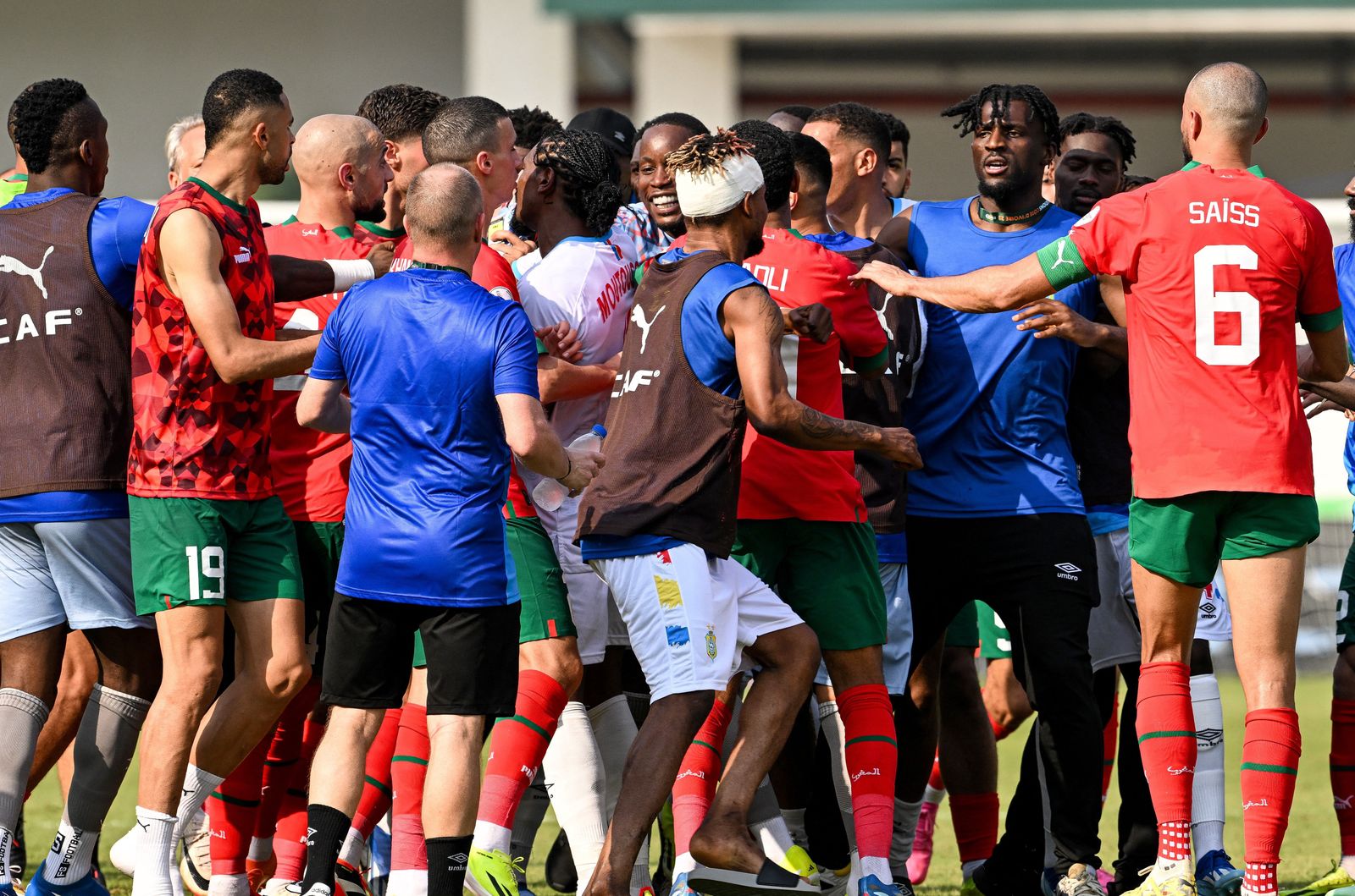 جانب من اشتباكات لاعبي المغرب والكونغو الديمقراطية في كأس أمم إفريقيا - 21 يناير 2024