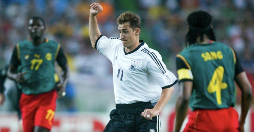 ميروزلاف كلوزه في مباراة الكاميرون وألمانيا بمونديال 2002