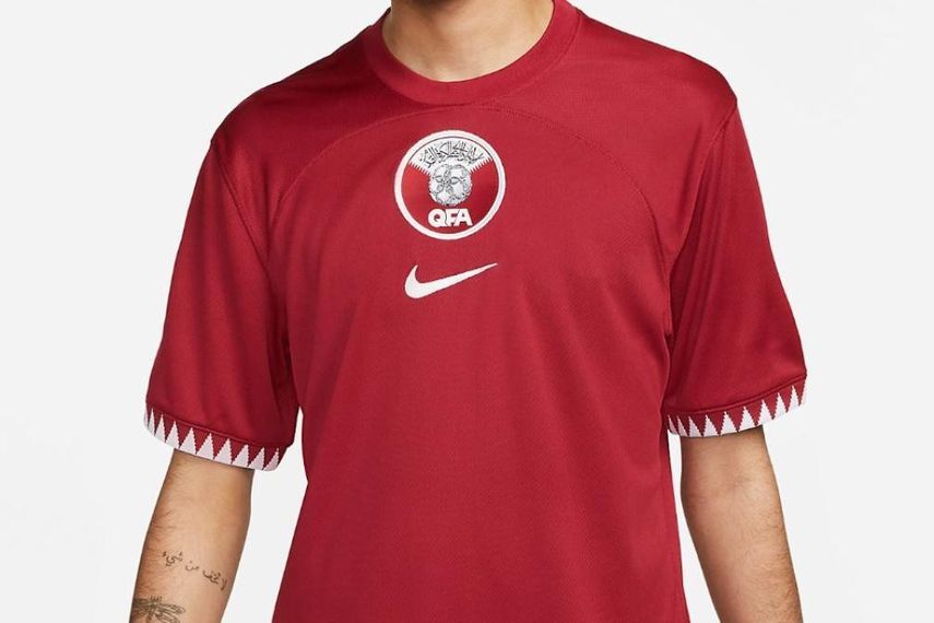 قميص منتخب قطر في كأس العالم قطر 2022 
