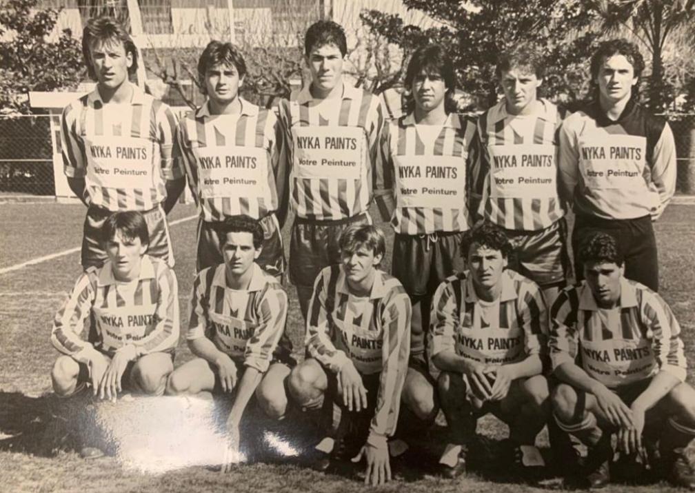 صورة تجمع هيرفي رينارد وزين الدين زيدان خلال مراحل الناشئين بنادي كان الفرنسي