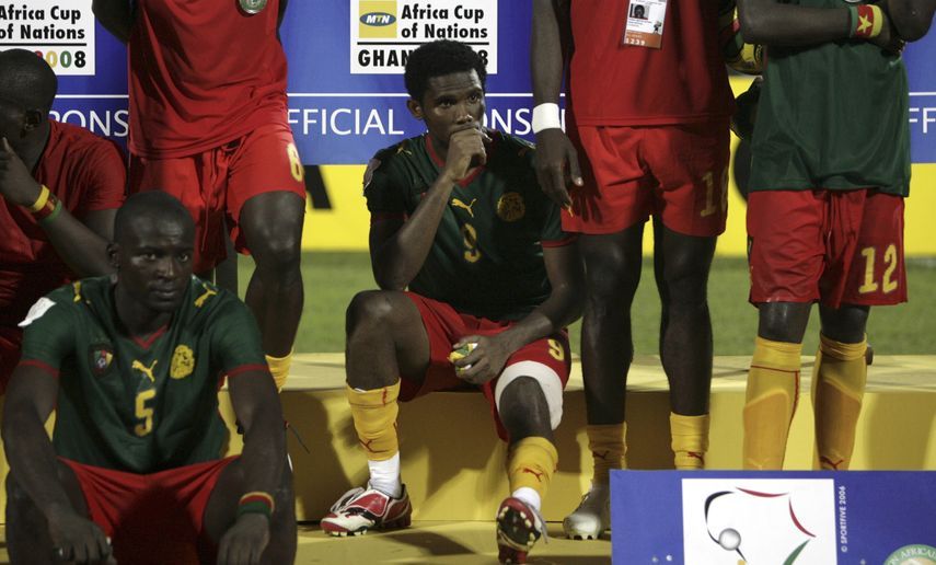 حسرة صامويل إيتو بعد هزيمة الكاميرون في نهائي كأس أمم إفريقيا 2008 أمام مصر 