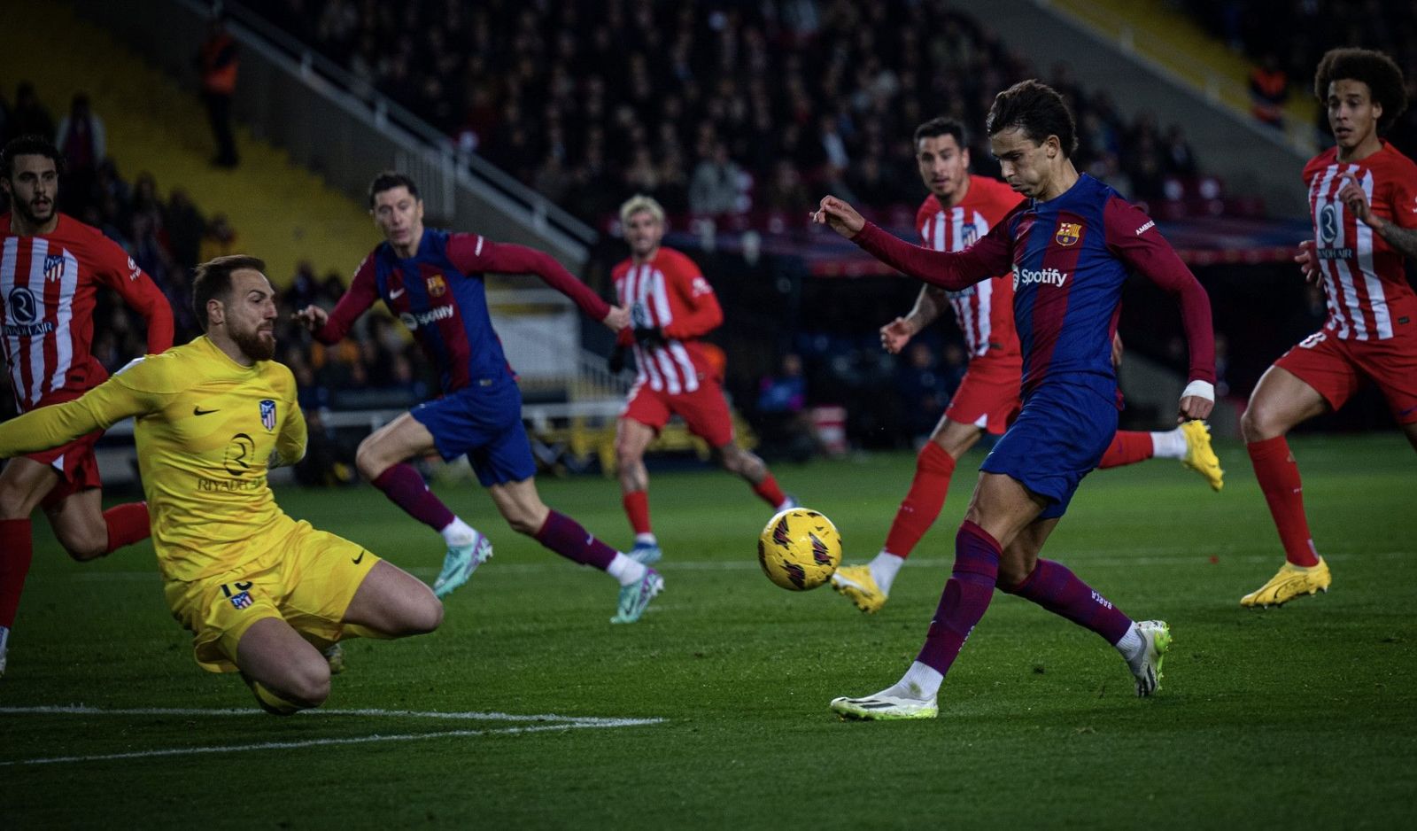 جواو فيليكس يسجل هدف فوز برشلونة على أتلتيكو مدريد في الليغا 3-12-2023