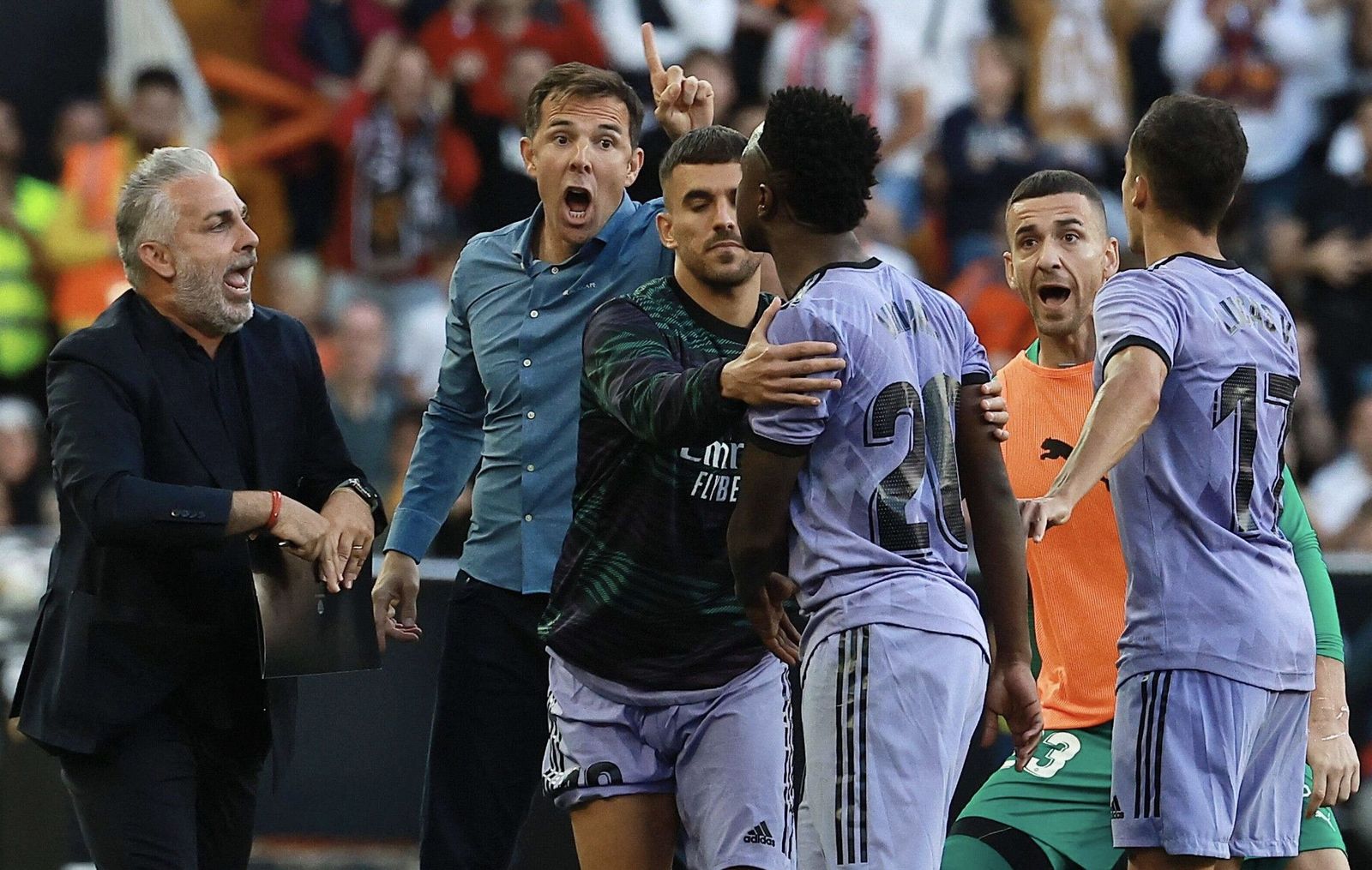 فينيسيوس جونيور يتعرض لهتافات عنصرية في مباراة ريال مدريد وفالنسيا على المستايا