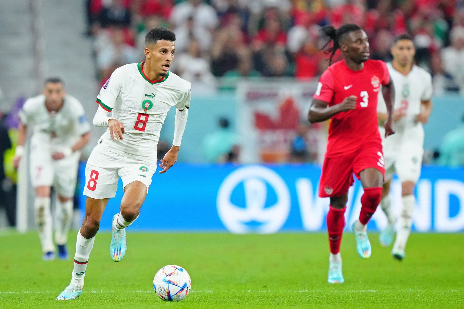 عز الدين أوناحي لاعب المنتخب المغربي خلال مواجهة كندا - 1 ديسمبر 2022