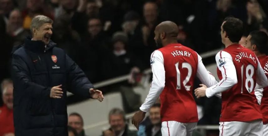 تييري هنري يسجل هدفه ال12 في 12 مباراة له امام ليدز يونايتد بالقميص رقم 12 مطلع عام 2012
