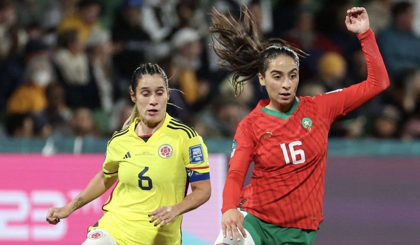 لاعبة منتخب المغرب للسيدات أنيسة لحماري أمام كولومبيا في مونديال 2023