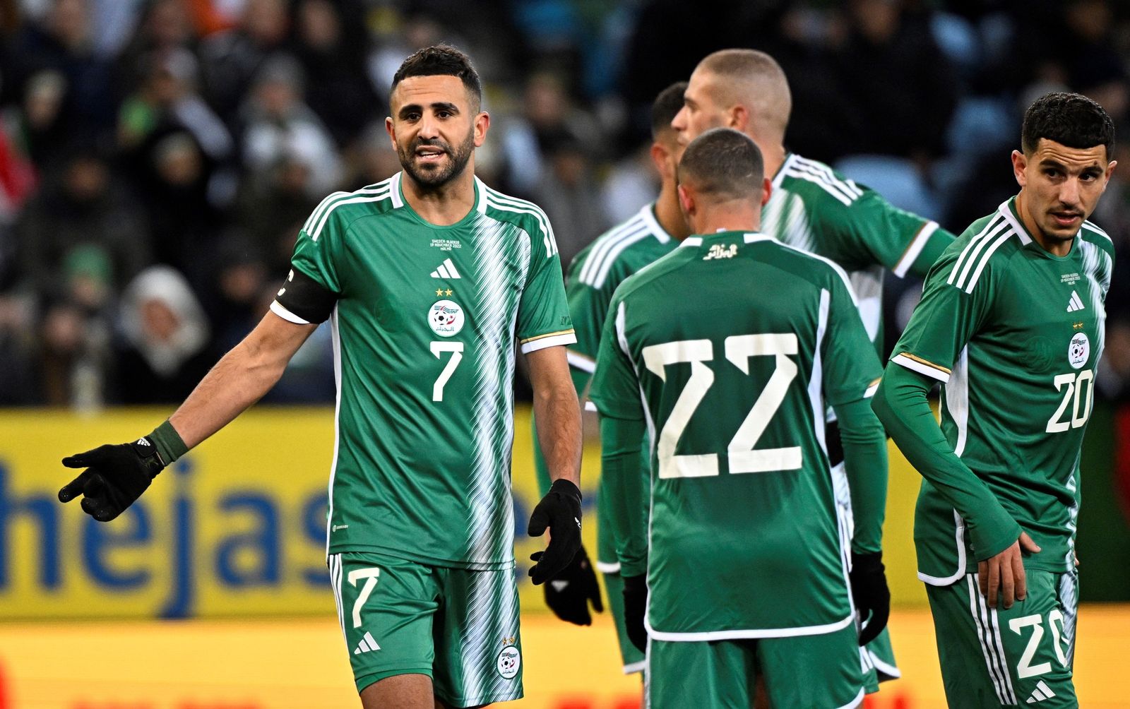 لاعبو منتخب الجزائر خلال مواجهة السويد وديا - 19 نوفمبر 2022