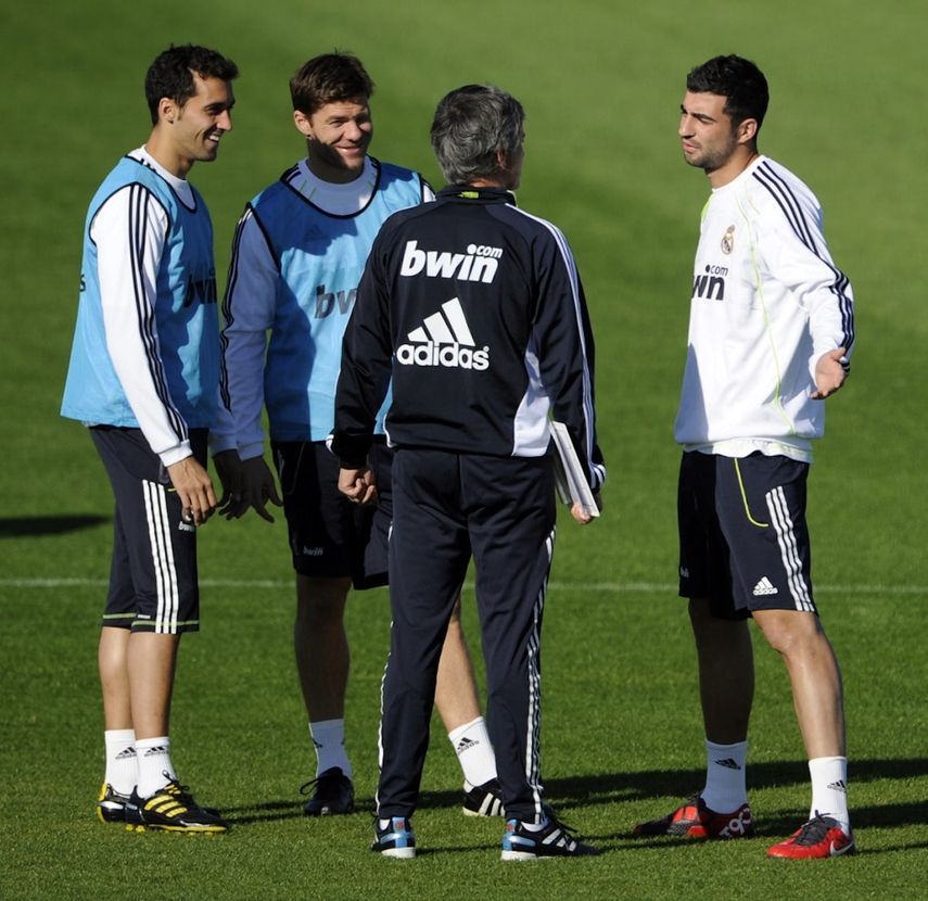 صورة من تدريبات ريال مدريد تجمع ألفارو أربيلوا, تشابي ألونسو, جوزيه مورينيو وراؤول ألبيول - AFP