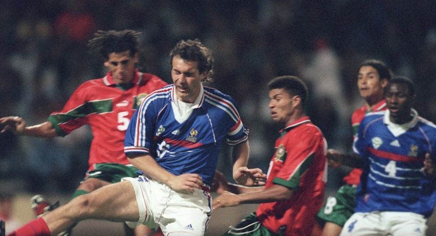 لوران بلان في مباراة المغرب وفرنسا الودية عام 1998