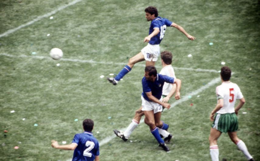 أليساندرو ألتوبيلي يسجل هدف افتتاح مونديال 1986 في مباراة ايطاليا وبلغاريا