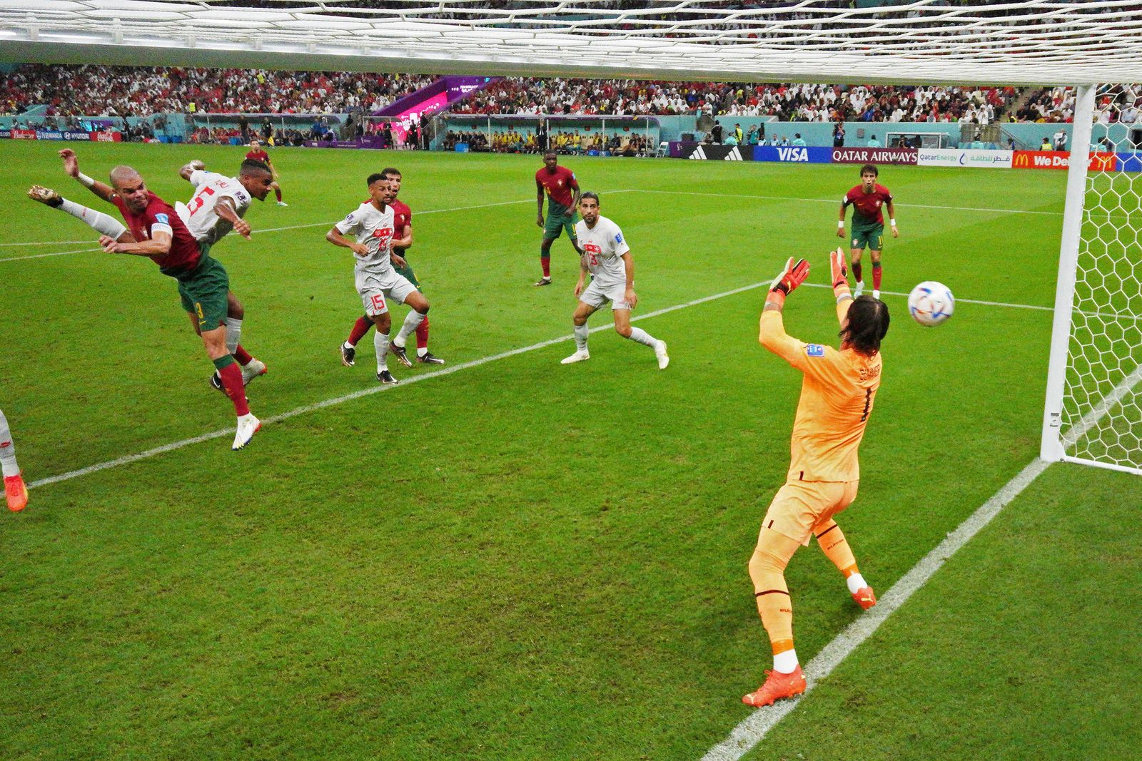بيبي يسجل الهدف الثاني للبرتغال أمام سويسرا - 6 ديسمبر 2022