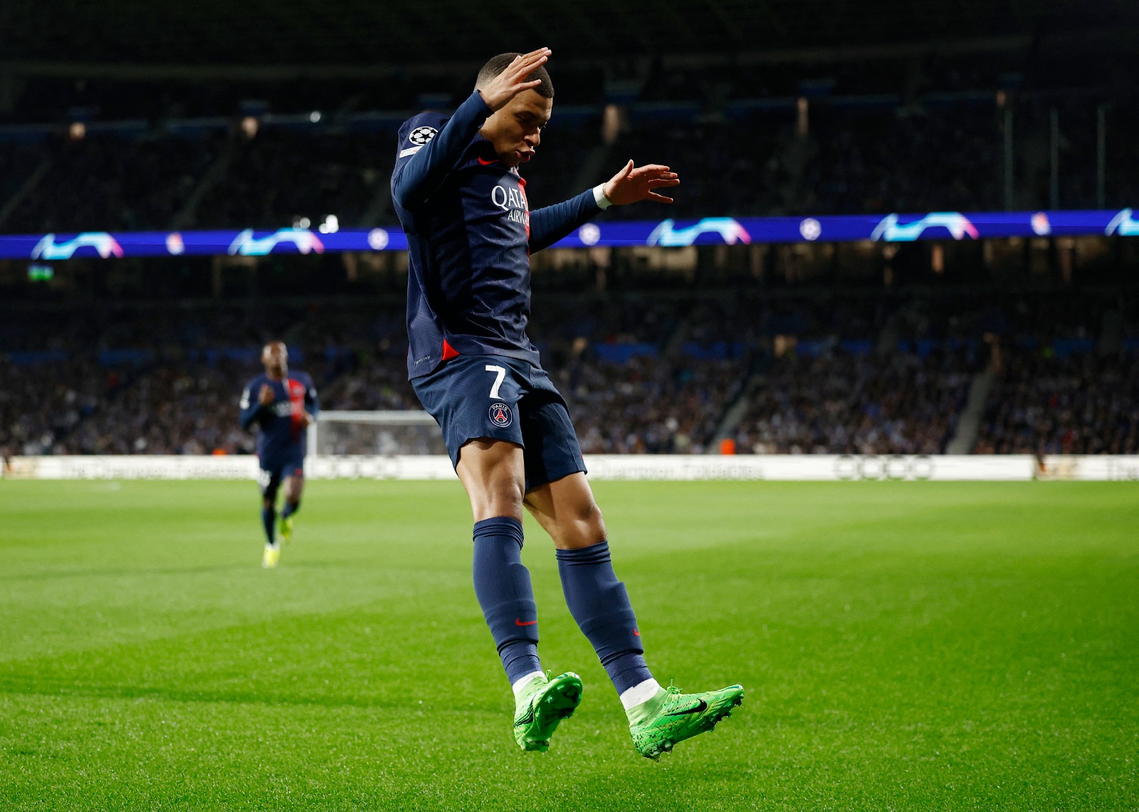 كيليان مبابي لاعب باريس سان جيرمان يحتفل بعد التسجيل بمواجهة ريال سوسيداد في دوري أبطال أوروبا - 5 مارس 2024