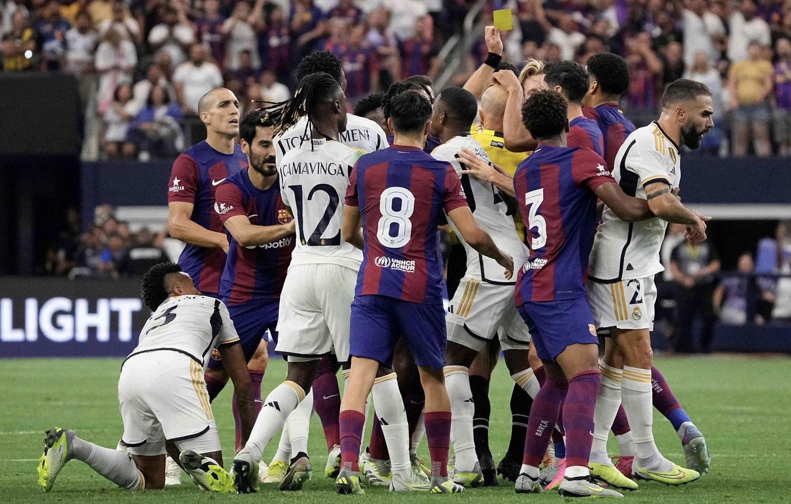 شجار في الكلاسيكو الودي بين برشلونة وريال مدريد في صيف 2023