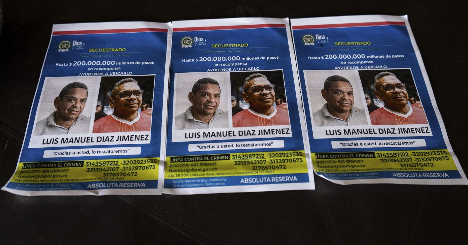 ملصقات في كولومبيا تحضّ على تقديم معلومات بشأن مكان وجود والد مهاجم ليفربول لويس دياز بعد خطفه - 1 نوفمبر 2023