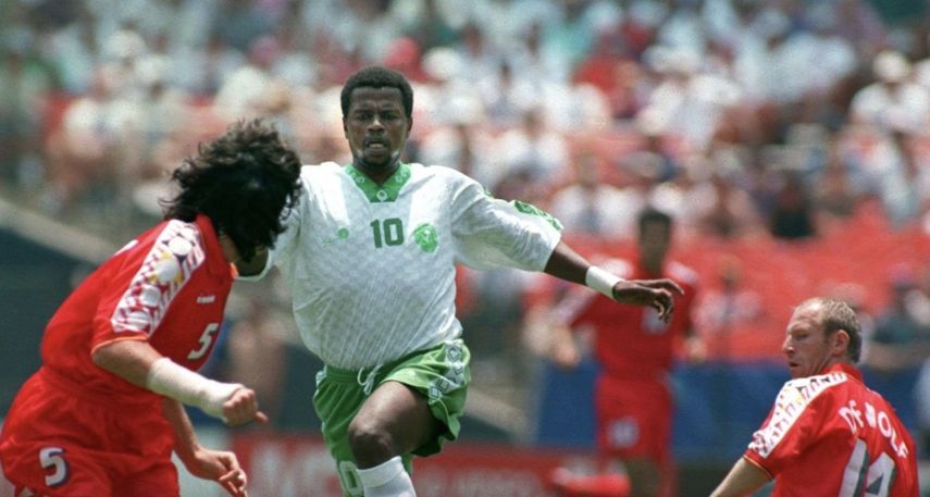 سعيد العويران يسجل هدفه الاسطوري في مباراة السعودية وبلجيكا على طريقة مارادونا بمونديال 1994
