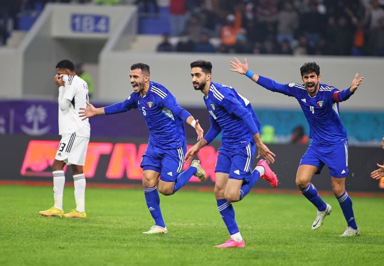 فرحة لاعبي منتخب الكويت بهدف الفوز في مرمى الإمارات - 10 يناير 2023