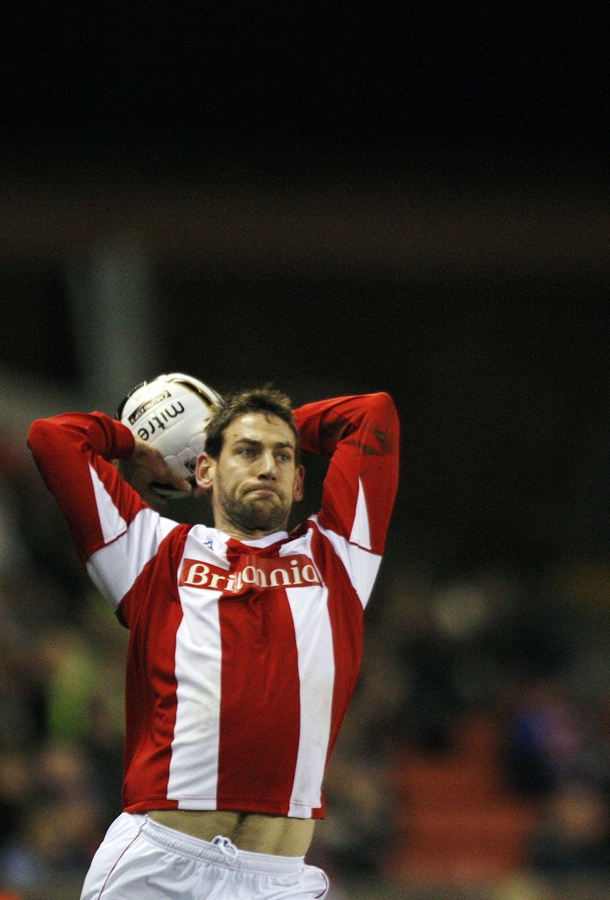 روري ديلا خلال تنفيذ واحدة من رمياته الصاروخية - AFP