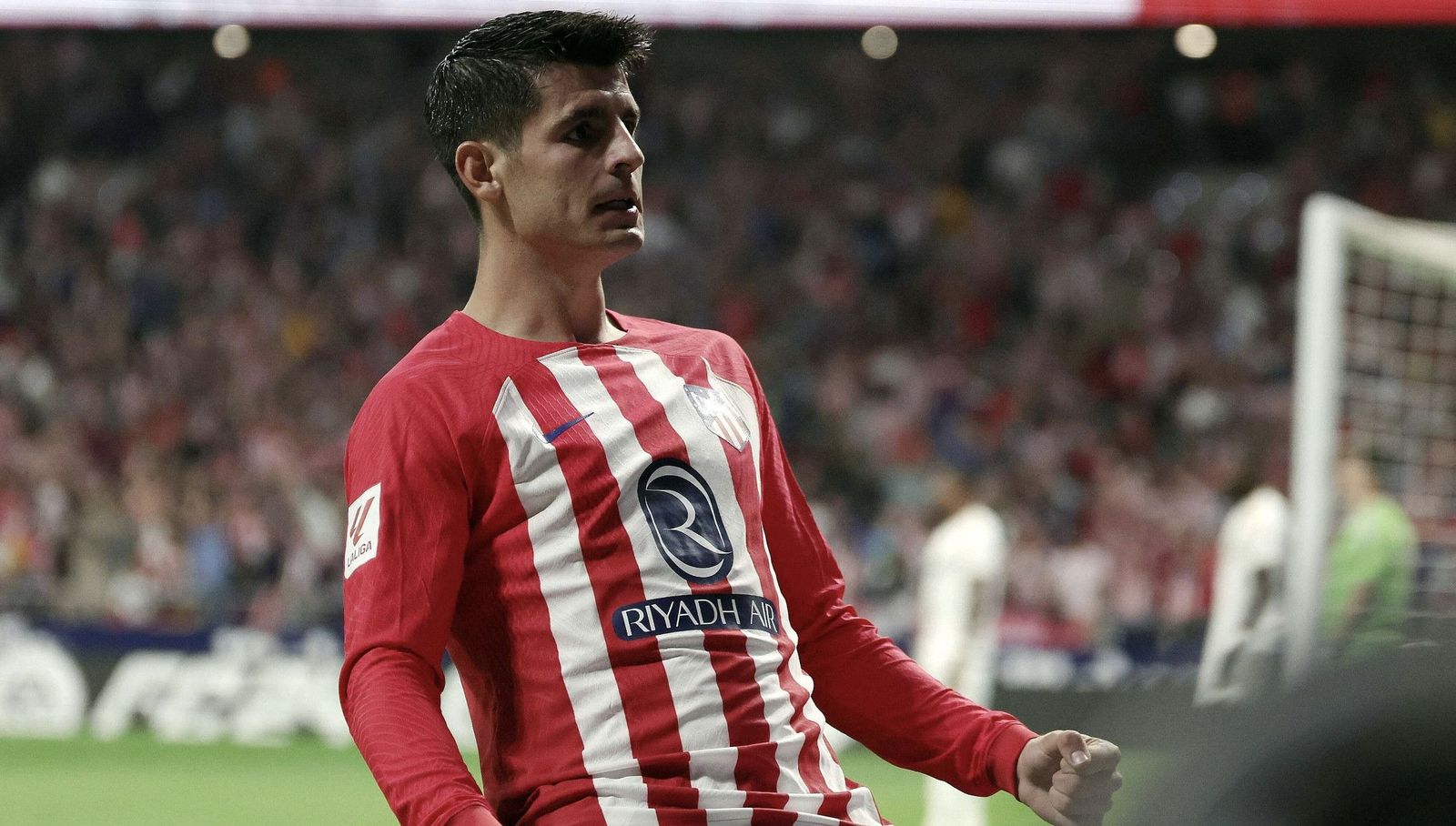 مهاجم أتلتيكو مدريد ألفارو موراتا يحتفل بتسجيل ثنائية في مرمى ريال مدريد 24-9-2023