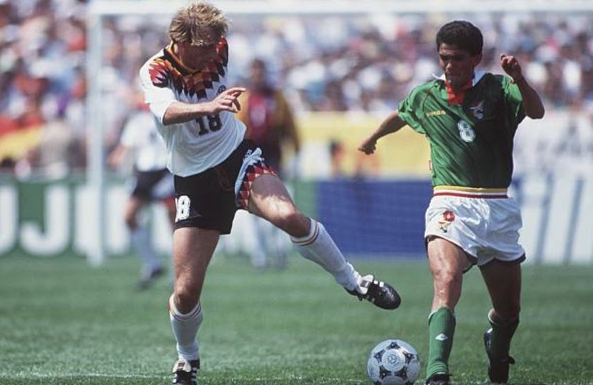 يورجن كلينسمان في مباراة ألمانيا وبوليفيا في افتتاح كأس العالم 1994