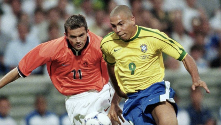 البرازيلي رونالدو إل فينومينو امام فيليب كوكو - كأس العالم 1998
