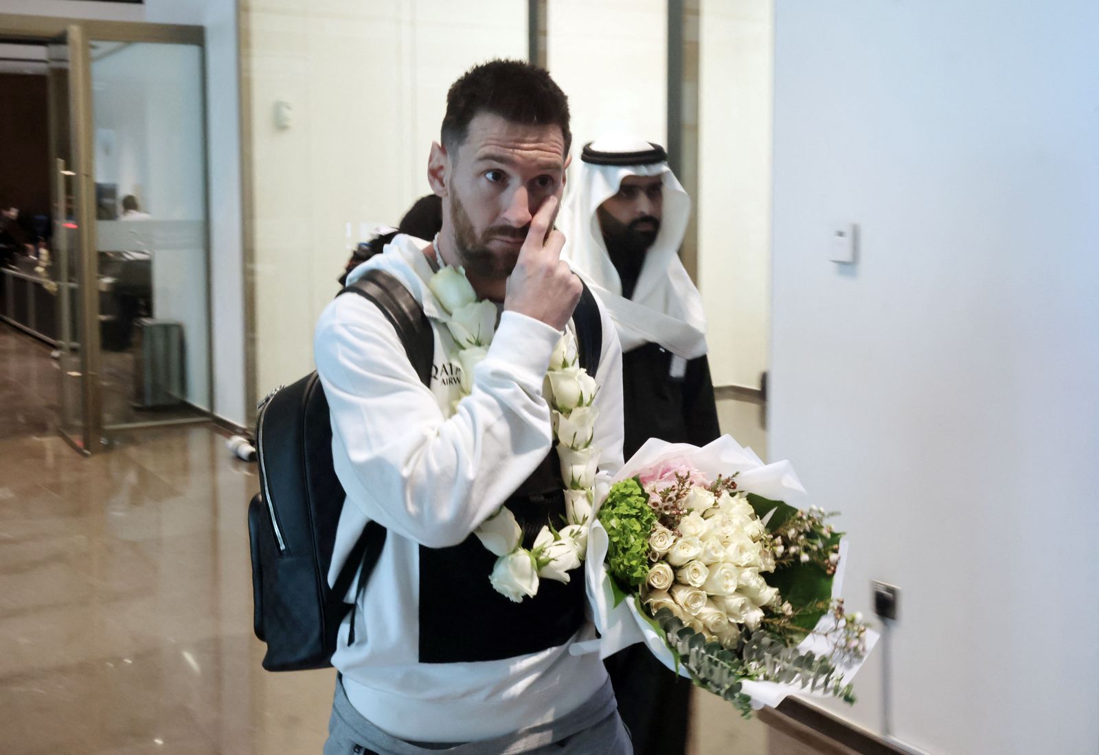 لحظة وصول ليونيل ميسي لاعب باريس سان جيرمان إلى المملكة العربية السعودية قبل المباراة 