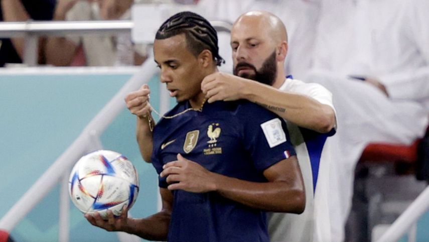 كوندي يخرق لوائح الفيفا في مباراة فرنسا وبولندا بكأس العالم 2022 بارتداء قلادة