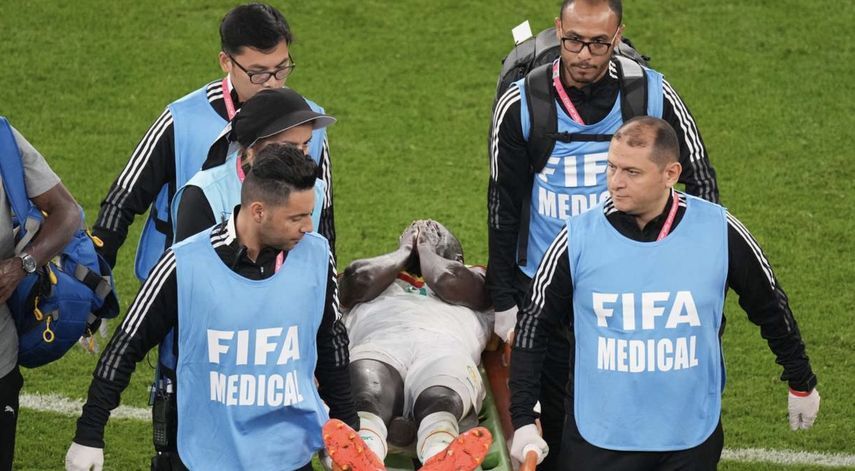اصابة لاعب وسط السنغال شيخو كوياتي في مباراة هولندا بافتتاح كأس العالم 2022