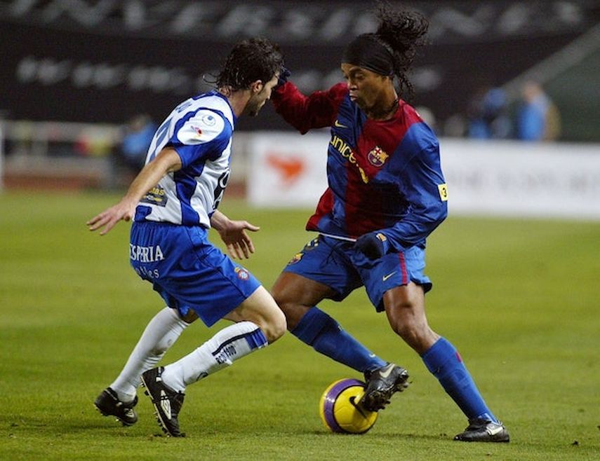 لقطة من الأرشيف للبرازيلي رونالدينيو عندما كان لاعبا لبرشلونة عام 2007, AFP