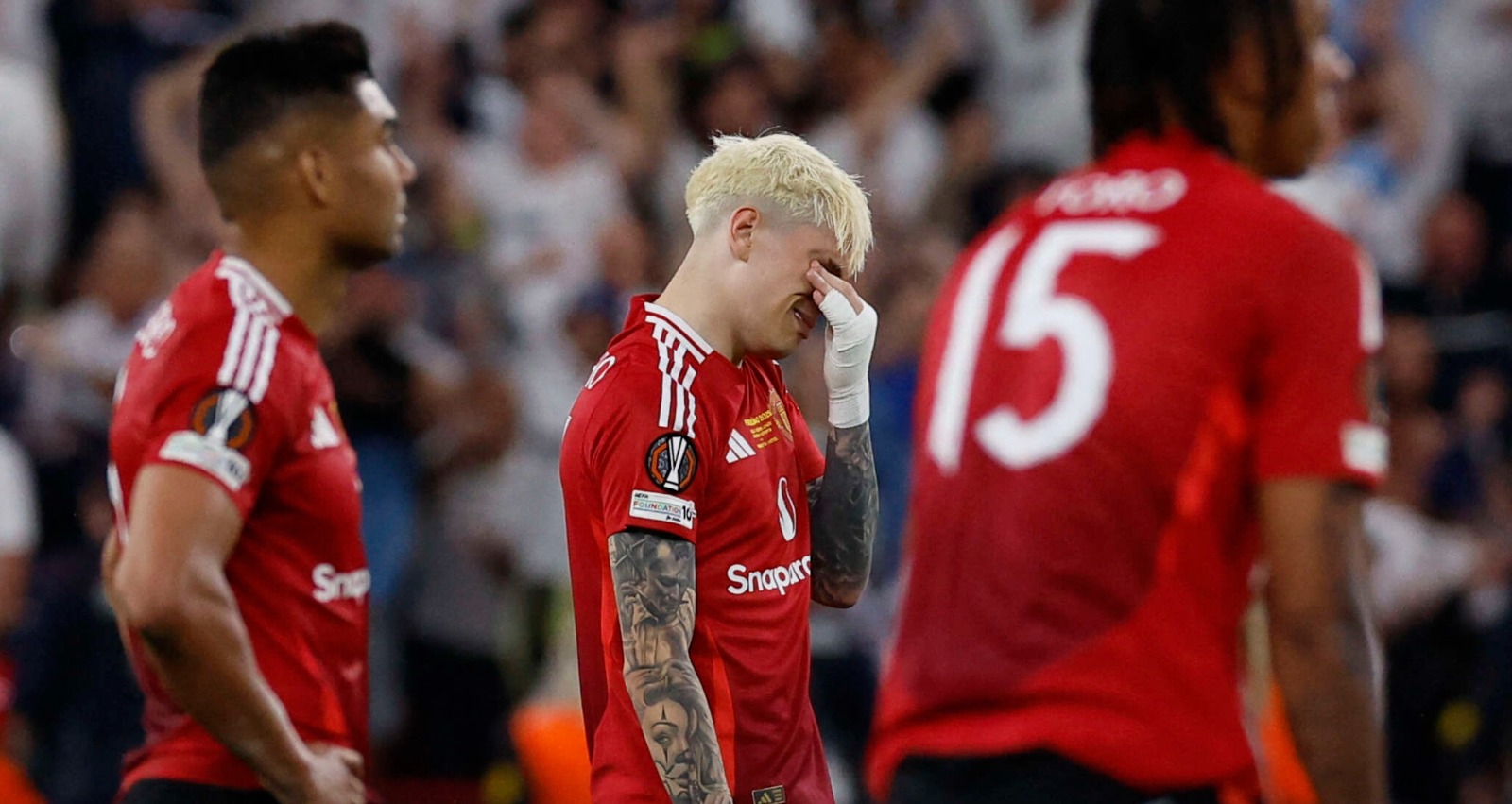 أليخاندرو غارناتشو يبكي بعد خسارة مانشستر يونايتد لنهائي الدوري الأوروبي أمام توتنهام 21-5-2025