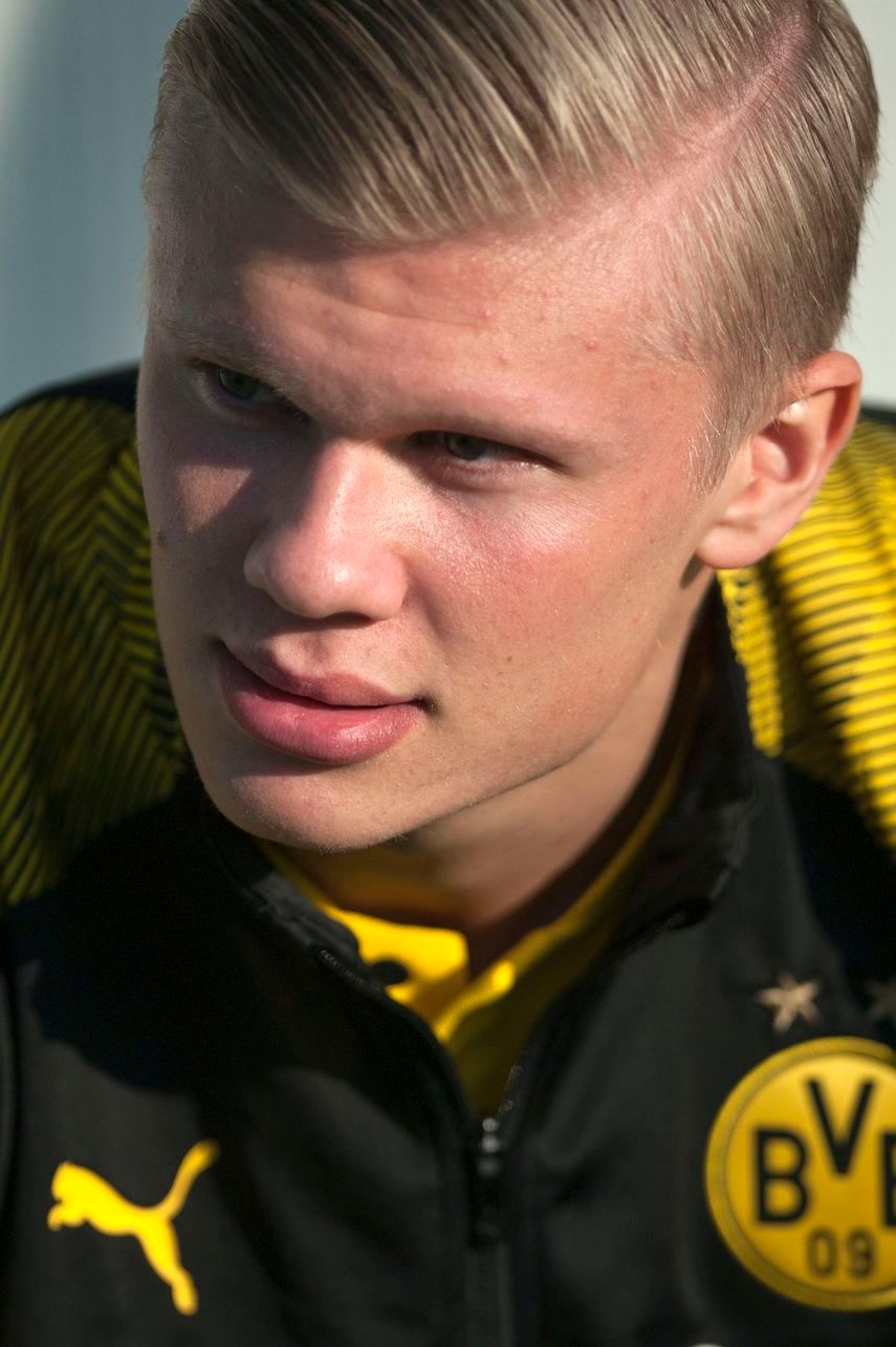 مهاجم بوروسيا دورتموند النرويجي إرلنج براوت هالاند يجلس على مقاعد البدلاء خلال مباراة كرة القدم الودية بين ستاندرد لييج وبوروسيا دورتموند في ملعب أنطونيو لورينزو كويفاس البلدي في ماربيا في 7 يناير 2020. (تصوير خورخي غيريرو / وكالة الصحافة الفرنسية) / ... تم تعديل [الصورة] التي تظهر في البيانات الوصفية لهذه الصورة بواسطة JORGE GUERRERO في أنظمة وكالة فرانس برس بالطريقة التالية: [النرويجية] بدلاً من [البريطانية]. يُرجى إزالة الإشارة (الإشارات) الخاطئة على الفور من جميع خدماتك عبر الإنترنت وحذفها (منها) من خوادمك. إذا تم تفويضك من قبل وكالة فرانس برس بتوزيعها (عليها) على أطراف ثالثة ، فالرجاء التأكد من تنفيذ نفس الإجراءات من قبلهم. سيؤدي الفشل في الامتثال لهذه التعليمات على الفور إلى تحمل المسؤولية من جانبك عن أي استخدام مستمر أو ما بعد الإشعار. لذلك نشكركم جزيل الشكر على كل اهتمامكم والعمل الفوري. نأسف للإزعاج الذي قد يسببه هذا الإشعار ونظل تحت تصرفك لأي معلومات أخرى قد تحتاجها - AFP