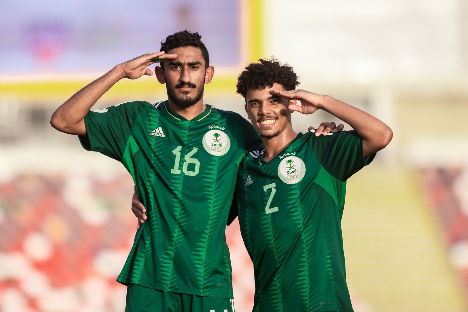 لاعبا منتخب السعودية يحتفلان بتسجيل الهدف الثاني في مرمى فلسطين بدورة الألعاب العربية - 8 يوليو 2023