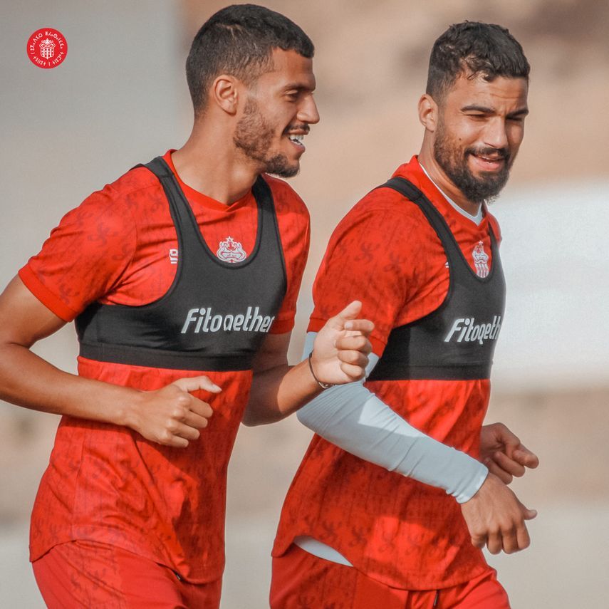 الثنائي التونسي حسام السويسي وفادي بن شوق في الحصة التدريبية لنادي حسنية أكادير - 14 فبراير 2023 