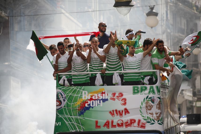 استقبال حاشد للاعبي محاربي الصحراء بعد العودة من كأس العالم البرازيل 2014 ببلوغ الدور ثمن النهائي لأول مرة