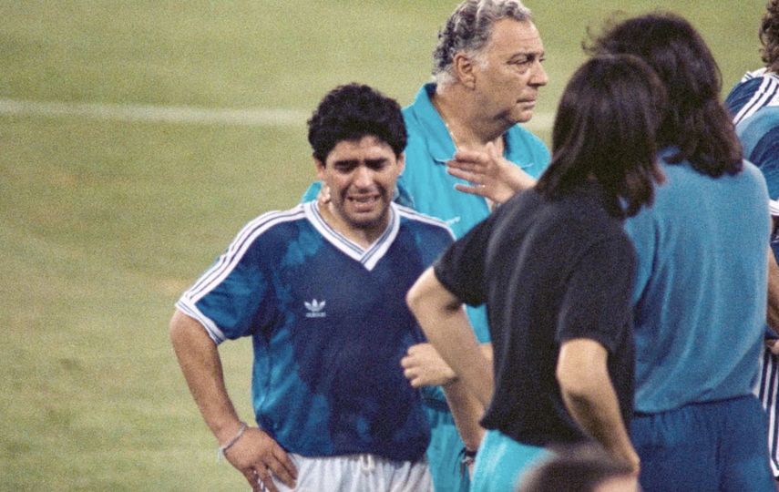 بكاء مارادونا بعد خسارة لقب مونديال 1990 امام المانيا